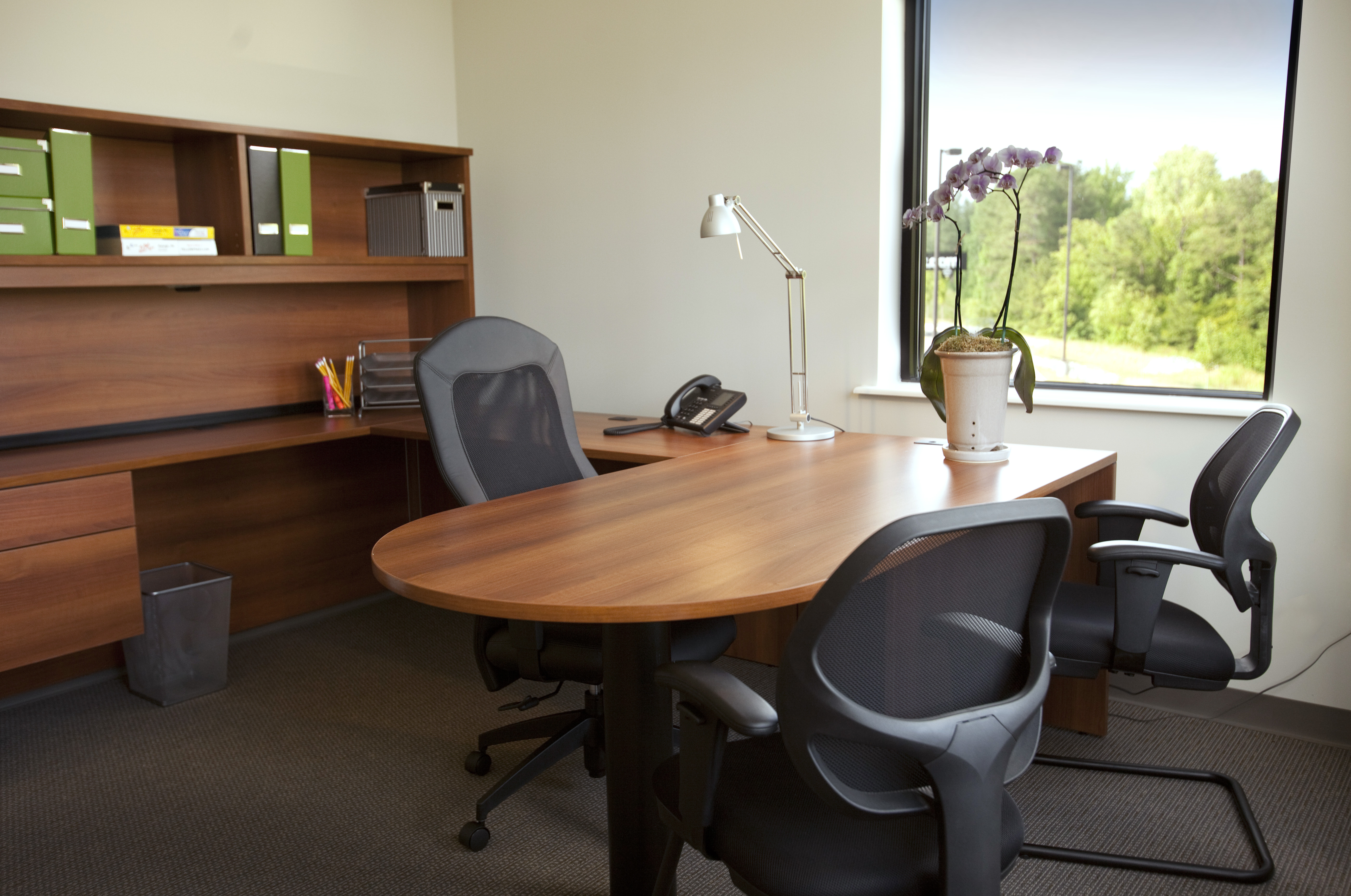 Executive Office Suites| Fully Furnished Offices with Meeting Rooms